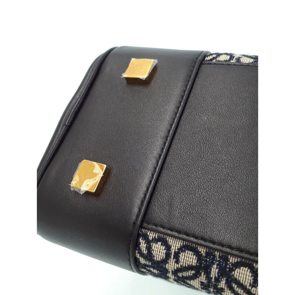 Loewe Calfskin Shoulder Amazona Bag Leather - Picture 4 of 9